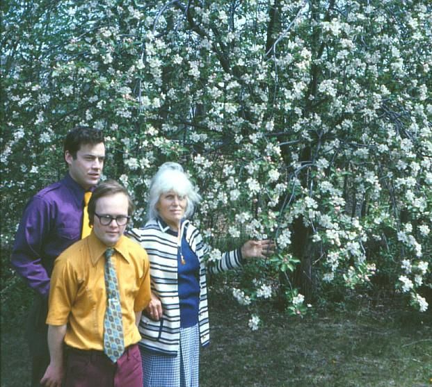 gal/Kryger Family Photos 1/hugo_with_moesje_and_bart_and_flowers.jpg